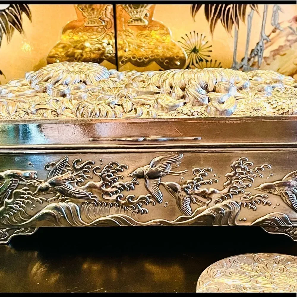 ♥️ Japanese Meiji Silver Chrysanthemum Box High Relief Repoussé Antique